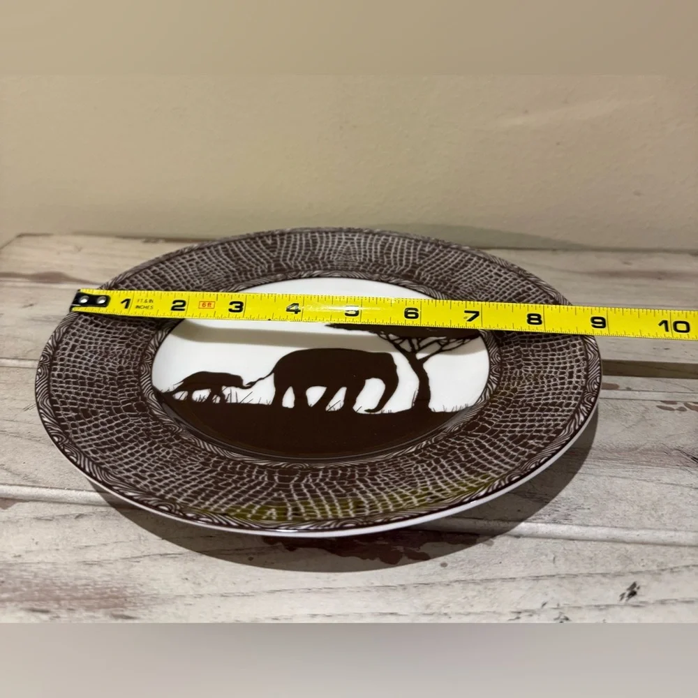 Z Gallerie Safari Elephant Decorative 8.75” Plate